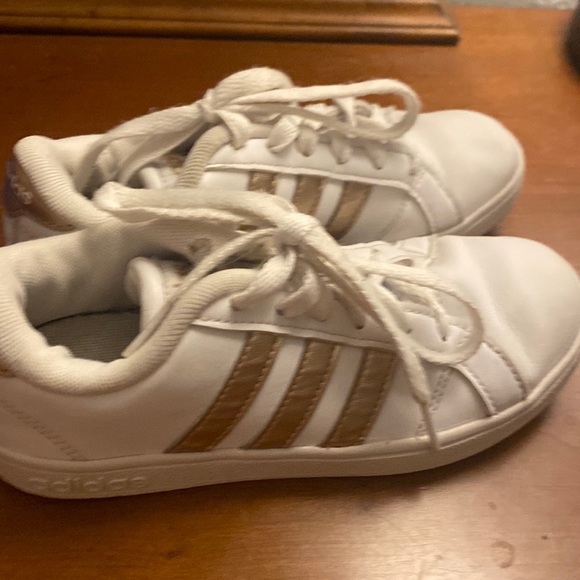 Adidas girl size 1 in good condition - Picture 2 of 4
